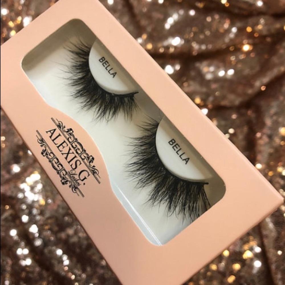 False eyelashes